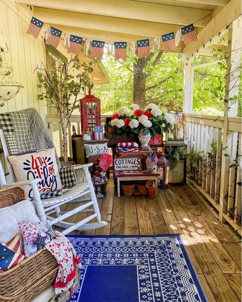 Amazing #Patriotic Porch Decor - #countryliving #primitive #americana #homesweethome #starsandstripes #patrioticdecor #farmhouseporch #thevillagecountrystore Photo credit to @rekindledsigns on Instagram Patriotic Porch Decor, Primitive Americana Decor, Patriotic Porch, Primitive Americana, Fourth Of July Decor, Farmhouse Porch, Americana Decor, Usa Patriotic, Country Store