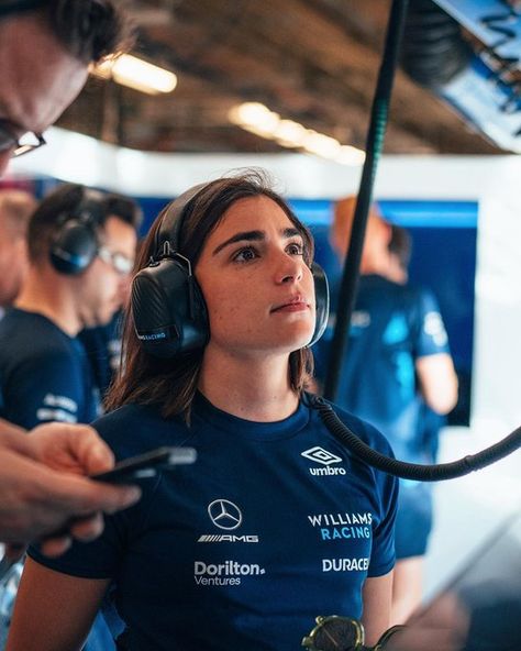 Mechatronics Aesthetic, F1 Engineer Aesthetic Women, F1 Engineer Aesthetic, Woman Engineer, F1 Mechanic Aesthetic, F1 Girl, Female Driver, F1 Aesthetic Girl, Female Motorsport Aesthetic