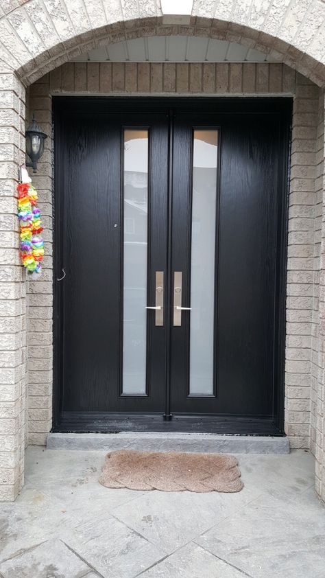 Modern Double Front Doors, Exterior Double Front Doors, Modern Front Entry, Glass Entry Door, Front Double Door, Front Doors With Glass, Double Front Entry Doors, Cedar House, Frosted Glass Design