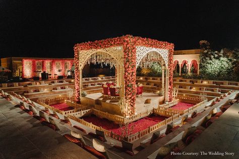 Grand Mandap Decor, North Indian Wedding Decoration, Wedding Mandap Indoor, Indoor Mandap Decor Indian, Indoor Mandap, Marriage Mandap, Suryagarh Jaisalmer, Indian Mandap, Mandap Wedding