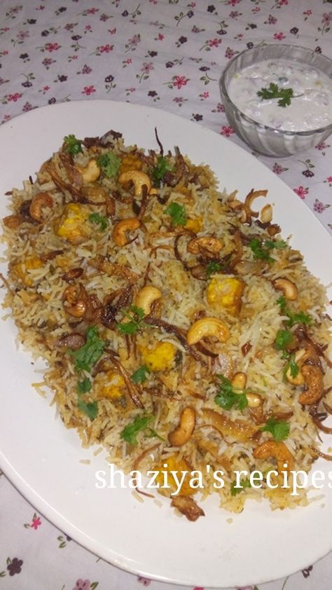 I always try to make different variety dishes in paneer. This is another yummy paneer dum biryani recipe. Paneer cooked in lots of spice... Paneer Biryani, Dum Biryani, Biryani Recipe, Food Snapchat, Biryani, Paneer, Fried Rice, Vegetarian Recipes, Restaurant