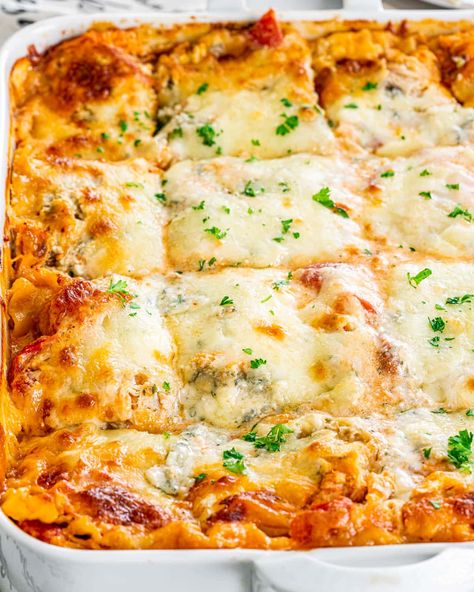 Buffalo Lasagna, Chicken Lazania, Buffalo Chicken Lasagna Recipe, Buffalo Chicken Casserole Recipes, Buffalo Chicken Bake, Buffalo Chicken Lasagna, Chicken Lasagna Recipe, Spicy Buffalo Chicken, Braised Chicken Breast