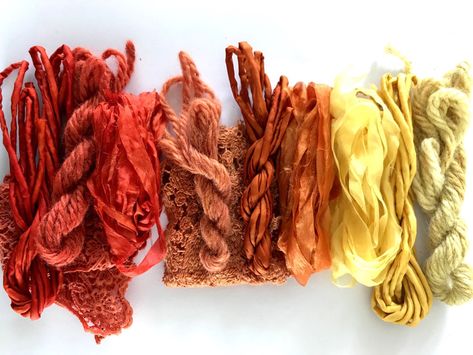 Solar Dyeing, Wool Processing, Eco Dyeing Fabric, Pomegranate Peel, Plants In Jars, Oxalic Acid, Dyeing Fabric, Natural Dye Fabric, Eco Dyeing