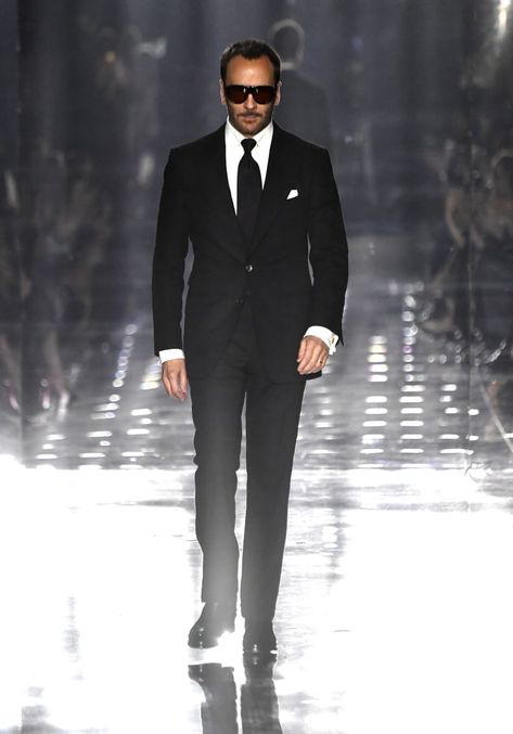 Tom Ford's Fall 2020 Runway Tom Ford Runway, Tom Ford Menswear, Tom Ford Tuxedo, Silver Tape, Knight Party, 2024 Runway, Festive Outfits, Luxury Lifestyle Fashion, Tom Ford Suit