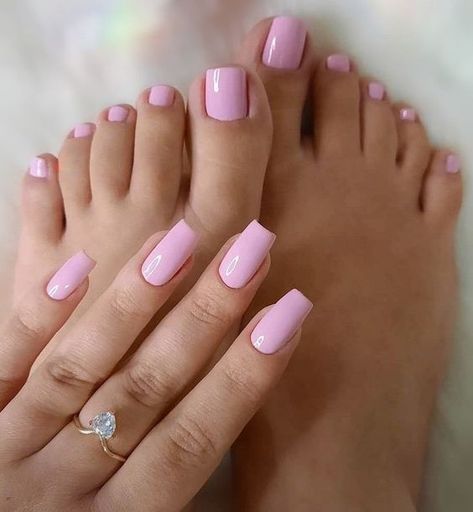 Pink Nails Feet Pedicures, Feet And Hand Nails Matching, Feet Color Nails, Pink Nail And Toes Matching Ideas, Pink Summer Toe Nails, Foot And Hand Nails, Pink Toes And Nails, Pink Feet Nails, Pedicure Light Pink