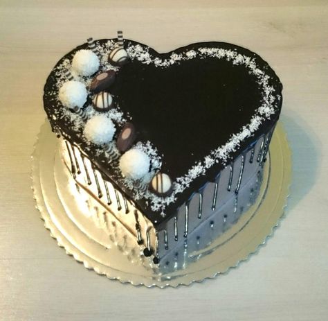 Birthday cake by AndyCake Chocolate Heart Cake, Heart Cake Decoration, Chocolate Heart Cakes, Chocolate Cream Cake, Professional Cake Decorating, Cake Design Inspiration, Birthday Cake Decorating Ideas, Cake For Husband, Cake Decorating Icing