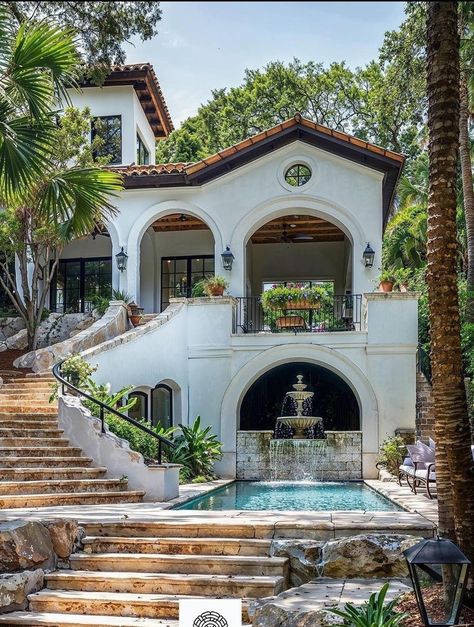 White Stone House Exterior, White Stone House, Stone House Exterior, Hacienda Homes, Hacienda Style Homes, Mexico House, Concrete Construction, Dream Life House, Spanish Style Home