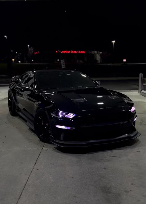 Black Super Cars, Mustang Gt500 Black, Illegal Racing Aesthetic, Black Sports Car, Sports Cars Mustang, Black Mustang, Good Looking Cars, Mustang Gt500, Ford Mustang Car