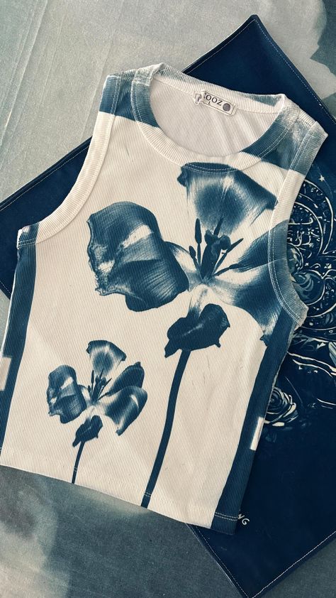 ZOOZ (@zooz.tr) • Instagram photos and videos Graphic Tops For Women, Sun Printed Shirt, Sunprinting Tshirt, Cyanotype T Shirt, Cynotype Clothes, Sunprint Shirt, Cyanotype Shirts, Screenprint T Shirt, Cyanotype Tshirt