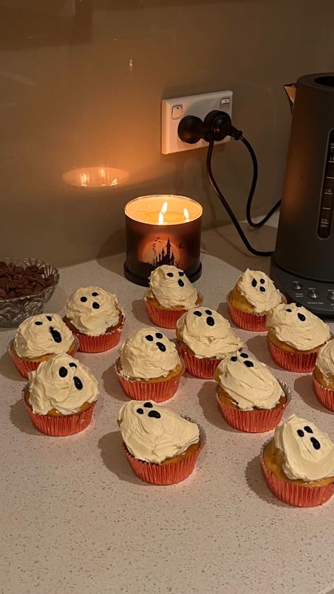 Halloween Cupcakes Aesthetic, Halloween Snacks Aesthetic, Cupcakes Aesthetic, Snacks Aesthetic, Ghost Cupcakes, 21st Bday Ideas, Fall Cupcakes, Halloween Activities For Kids, Pumpkin Spice Season