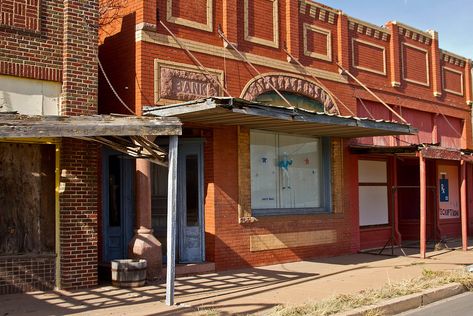 Ghost town: Roosevelt OK | Ghost town is a classification yo… | Flickr Haunted Oklahoma, Ghost Towns Of America, Oklahoma Attractions, Oklahoma Travel, Abandoned Town, Oklahoma History, Old Country Stores, Old Home, Ghost Town