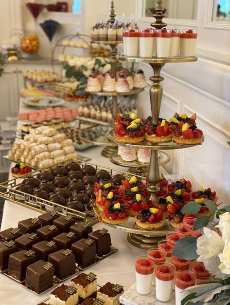 Wedding Sweets Table, Sweets Table Wedding, Buffet Dessert, Party Dessert Table, Wedding Sweets, Party Food Buffet, Sweets Table, Food Buffet, Catering Ideas Food