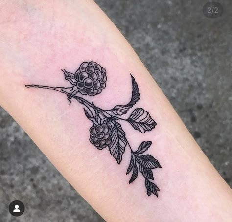 Raspberry Tattoo, Light Tattoo, Sweet Tattoos, Spooky Tattoos, Tattoo Desings, Makeup Tattoos, Sister Tattoos, Tattoo Flash Art, Pattern Tattoo