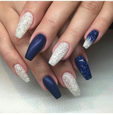 Blue And Silver Nails, Blue Nail Color, Blue Coffin Nails, Dark Blue Nails, Navy Nails, Blue Glitter Nails, Unghie Sfumate, Navy Blue Nails, Formal Nails