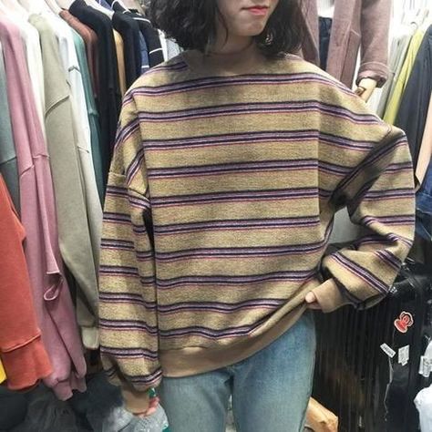 L o r e e e h h Open Sweater Outfit, Big Sweater Outfit, Big Sweater, Outfit Grunge, Oversized Striped Sweater, Big Sweaters, Open Sweater, Sweater Outfit, Lazy Outfits