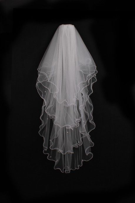 I have to have this vail! (Click to see the picture) Vail Over Face, Veil With Pearls, Wedding 101, White Veil, Bride Costume, Wedding Party Planning, Bride Veil, Cute Wedding Dress, June Wedding