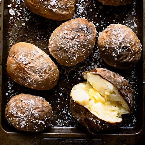 Bonfire Party Food, Bonfire Night Recipes, Bonfire Food, Bonfire Night Food, Baked Potato Recipe, Fireworks Night, Jacket Potatoes, Guy Fawkes Night, Red Magazine