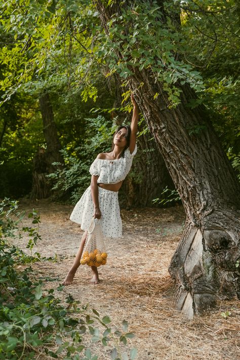 Photo inspiration in forest ✨ Photoshoot In Jungle, Clothing Photography, Model Poses, Tree House, Photo Inspiration, Coral, Forest, Photography, Quick Saves