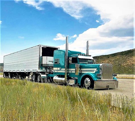 Semi Trucks Interior, Sabrina Carpenter Aesthetic, Carpenter Aesthetic, Hot Trucks, American Trucks, Peterbilt 389, Gear Art, Custom Big Rigs, Peterbilt 379