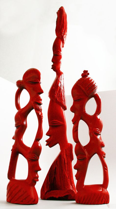 Red African Statues. this is funky & cool! African Statues Decor, African Statues Sculpture, Duafe Adinkra, African Art Sculpture, African Statues, Afro Pick, African Interior Design, Pick Comb, African Interior