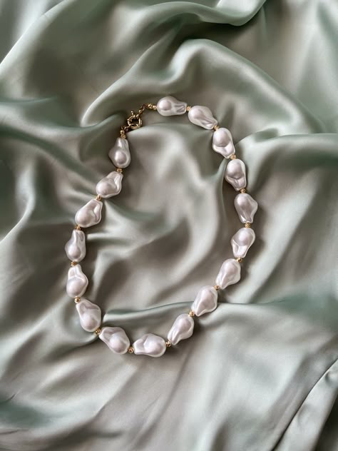 Pearl Necklace Aesthetic, Pearls Aesthetic, Natural Pearl Necklace, Woven Ring, Baroque Pearl Necklace, Pearl Choker, Beaded Necklaces, Pearl Stud Earrings, Natural Beads