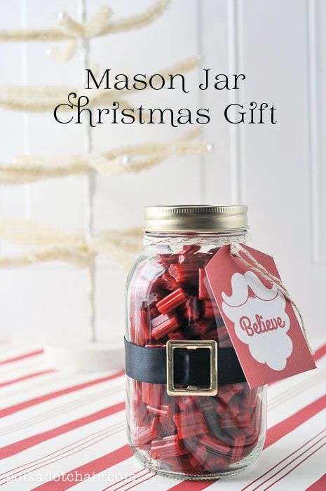 Santa Mason Jar Christmas Gift Idea - so darling from @Melissa | Polka Dot Chair! Mason Jar Christmas, Mason Jar Christmas Crafts, Mason Jar Christmas Gifts, Christmas Tags Printable, Christmas Mason Jars, Mason Jar Gifts, Christmas Jars, Navidad Diy, Neighbor Gifts