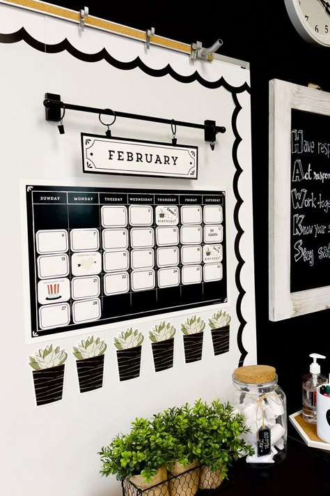 Black And White Bulletin Board, First Day Of School Tips, White Bulletin Board, Modern Farmhouse Classroom, Welcoming Classroom, Black And White Classroom, House Room Design, Plants Classroom, White Classroom