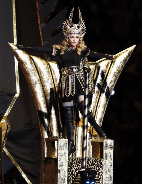 Madonna still has it!  53 and going strong! I love her!! Madonna Concert, Madonna Looks, Divas Pop, Madonna 80s, Givenchy Couture, Pom Pom Girl, Halftime Show, Black Panthers, Egyptian Queen