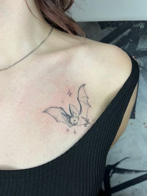 Flying Fox Bat Tattoo, Halloween Spine Tattoo, Bat Tattoo Shoulder, Bat Hip Tattoo, Bat Tattoo Women, Little Bats Tattoo, Feminine Bat Tattoo, Gothic Thigh Tattoos Women, Bat Dagger Tattoo