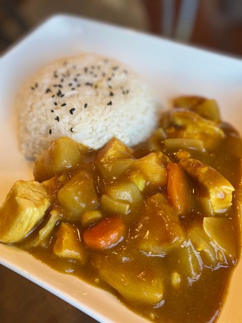 I've never had Japanese Curry before, so my aunt made some. It was a pretty simple dish, but MAN was it good. We ate it with rice, but I bet it would be good with noodles or poured on top of Chicken Katsu. We used the Golden Curry Sauce brand, we got it at the Asian Market, but I'm pretty sure they have it at Safeway too! Japanese Katsu Chicken, Catsu Curry Chicken, Golden Curry Recipe Chicken, Chicken Curry Japanese, Golden Curry Sauce Mix Recipes, Katsura Curry, Japanese Golden Curry Recipe, S&b Golden Curry Recipe, Golden Curry Recipe