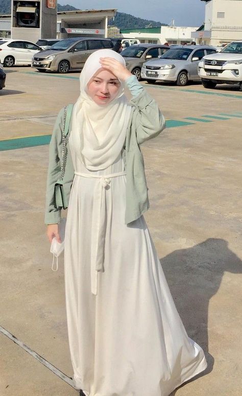 Umrah Outfit For Women, Umrah Outfit, Umroh Outfit, Abaya Casual, Muslim Girl Outfits, Muslimah Fashion Casual, Fesyen Islam, Muslimah Outfit, Hijab Look