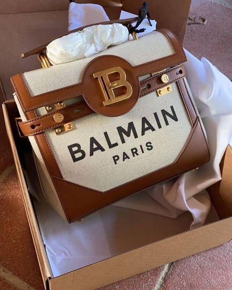 Balmain Bag, Ladies Golf Bags, Bags For Ladies, Ladies Shoe, Expensive Bag, Crescent Bag, Luxury Bags Collection, Expensive Handbags, Girly Bags