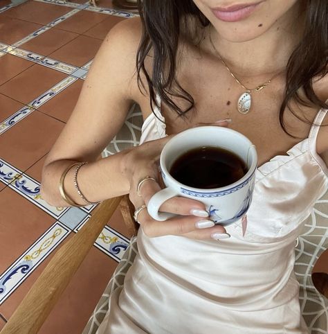 Eva Meloche, Chica Cool, Foto Ideas Instagram, Italian Summer, Summer Dream, European Summer, A Cup Of Coffee, Summer 24, Up Girl