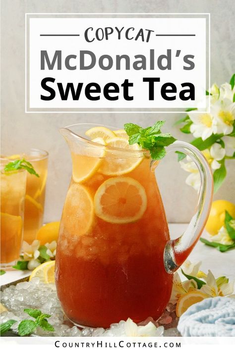 This copycat McDonald's sweet tea recipe is as refreshing as it is easy to make. All you need is 10 minutes and a few simple ingredients, and you'll have a super tasty iced tea. It's so light and delicious that you want to make this every day! Serve this simple homemade sweet tea at your next party or cookout and watch happy faces all around. It tastes super refreshing and smooth, with just the perfect amount of sweetness. Just 5 ingredients and 10 minutes prep time! | CountryHillCottage.com Sweet Iced Tea Recipes, Mcdonald's Sweet Tea Recipe, Pineapple Iced Tea Recipe, Homemade Sweet Tea, Cold Tea Recipes, Hot Fall Drinks, Mcdonalds Sweet Tea, Sweet Tea Recipe, Infused Drinks