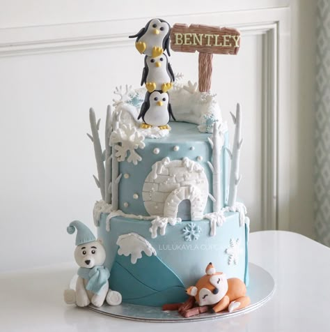 Arctic Animal Birthday Cake, Arctic Cake Ideas, Winter Theme Cake Birthday, Artic Animal Party, Arctic Animals Birthday Cake, Arctic Animal Cake, Arctic Animals Birthday Party, Artic Cake, Penguin Cake Ideas