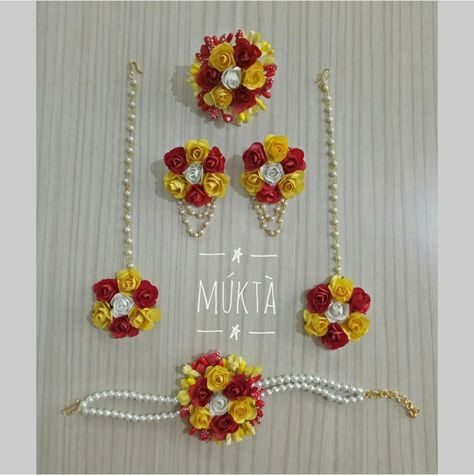 Radha flower jewellery set Radha Jewellery, Flower Jewelry Indian, Flower Jewelry Diy, Flower Jewellery For Haldi, Designed Clothes, Flowers Jewellery, Flower Jewelry Designs, Paper Quilling Earrings, Hand Embroidered Jewelry