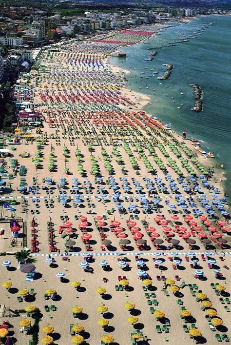 Andreas Gursky, Rimini Italy, Paris Review, Voyage Europe, Haruki Murakami, National Gallery Of Art, Rimini, Urban Photography, Places Around The World