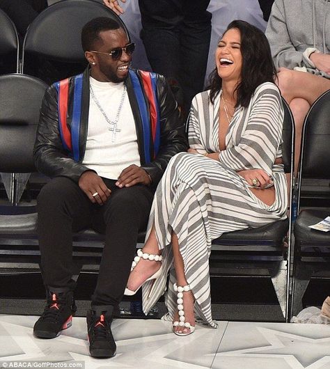 Court Side Outfit Basketball Games, P Diddy And Cassie, Cassie V, Cassie Ventura, Stylish Maternity Outfits, Black Hollywood, Couples Love, Basketball Game, Stylish Maternity