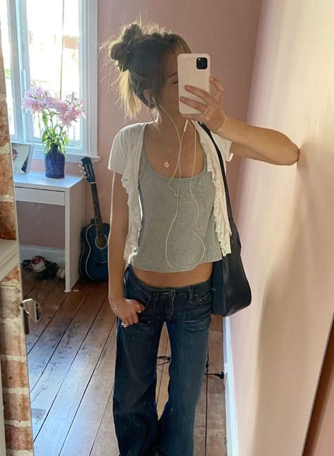 Gray Tank Top Outfit, 00s Mode, Cooler Style, Stockholm Fashion, Fashion Mistakes, Swaggy Outfits, Mode Inspo, Cute Everyday Outfits, Really Cute Outfits