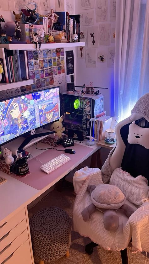 Manga Setup Ideas, Genshin Impact Room Decor Ideas, Genshin Impact Gaming Setup, Genshin Gaming Setup, Pokemon Gaming Setup, Pc Gaming Setup Bedroom, Genshin Impact Room Decor, Genshin Setup, Gamer Set Up