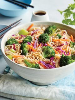 Noodles With Broccoli, Vegetarian Noodles Recipes, Vegetarian Noodles, Glass Noodle Salad, Carrot Noodles, Cabbage And Noodles, Red Cabbage Salad, Green Smoothie Recipe, Gluten Free Recipe