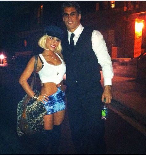 Pretty woman costumes! Yep def a contender for 2014!!! Love it! Vivian And Edward, Celebrity Couple Costumes, Pretty Woman Costume, Holloween Costumes, Event Attire, Made Costume, Diy Couples Costumes, Celebrity Halloween, Halloween Coustumes