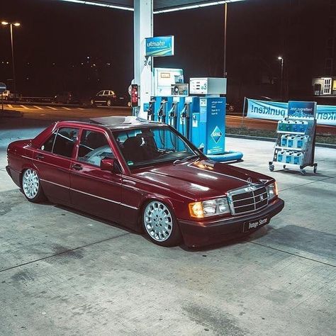 Old School Mercedes, Red Mercedes, Mercedes 124, Mercedes W140, Mercedes Auto, School Instagram, Mercedes Benz Wallpaper, Nissan Z Cars, Old Mercedes