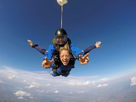 Love is exciting. Dating Bucket List, Christine Wu, Skydiving Pictures, Funny True Stories, Unique Date Ideas, Travel Pictures Poses, Thrill Seeker, Good Dates, Skydiving