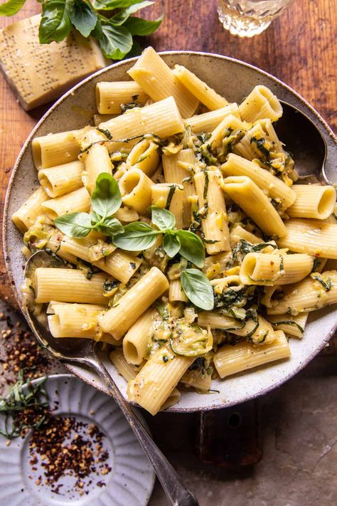 Simplest Zucchini Parmesan Pasta: Takes just minutes to make and uses the simplest of summertime ingredients...simple, easy, and delicious! Salad Appetizer Cups, Zucchini Parmesan, Half Baked Harvest Recipes, Parmesan Zucchini, Parmesan Pasta, Harvest Recipes, Zucchini Pasta, Pasta Dinners, Half Baked