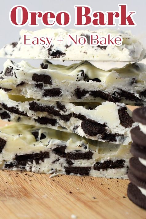 Christmas Goodies No Bake, Oreo Cookie Bark Recipe, Cookies And Cream Bark Candy, White Chocolate Bark Ideas, Oreo Bark Christmas, White Chocolate Christmas Recipes, Bark Dessert Recipes, White Chocolate Bark Recipes Easy, Cute Christmas Dessert Recipes