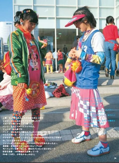 FuckYeahFRUiTS Street Fashion 90s, Fruits Fashion, 90s Harajuku, Mode Harajuku, Pop Kei, Harajuku Street Fashion, Fruits Magazine, Harajuku Fashion Street, Harajuku Street