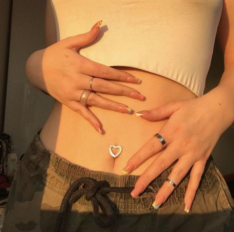 Bellybutton Piercings, Belly Button Piercing Jewelry, Belly Piercing Jewelry, Heart Piercing, Cool Piercings, Cute Piercings, Belly Jewelry, Navel Ring, Jewelry Heart