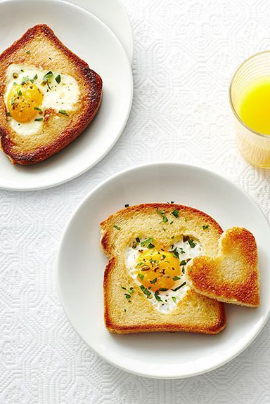 Love Toast heart hole in toast with sunny side up egg Food Ideas Lunch, Kids Breakfast Ideas, Kid Friendly Breakfasts, Menu Sarapan Sehat, Kids Breakfast, Mothers Day Breakfast, Overnight Oat, Ideas Lunch, Mother's Day Brunch