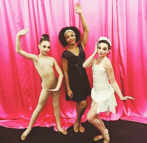 Maddie, Nia & Kendall solos season 5 Dance Moms Season 5, Dance Moms Group Dances, Nia Frazier, Dance Moms Season, Dance Moms Costumes, Dance Moms Moments, Dance Moms Cast, Dance Moms Pictures, Dance Moms Dancers